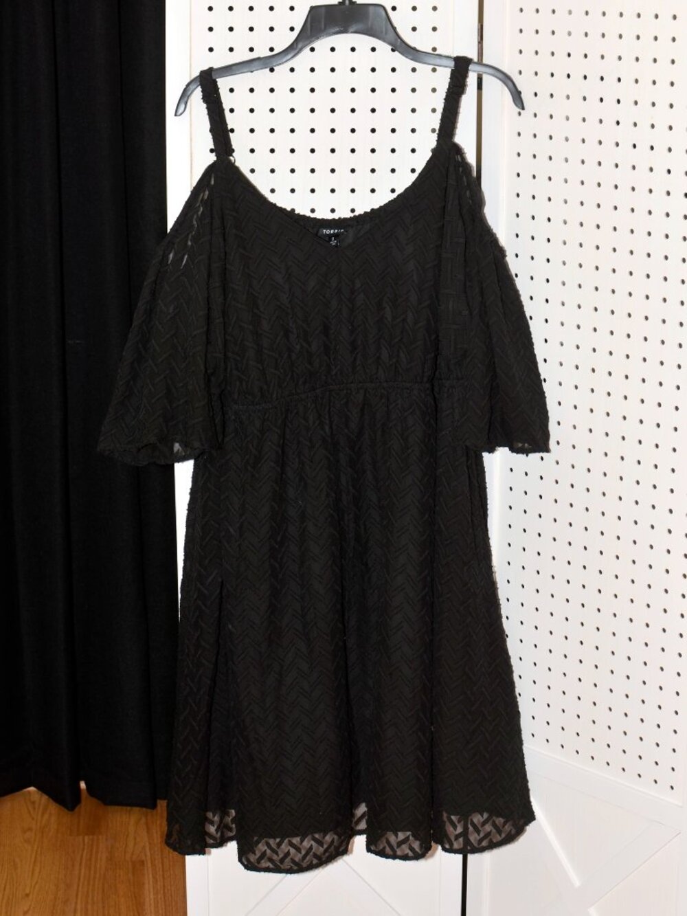 Plus Size 3 3X Torrid Black Sheer Layered Cold Shoulder Modest Sleeve Dress